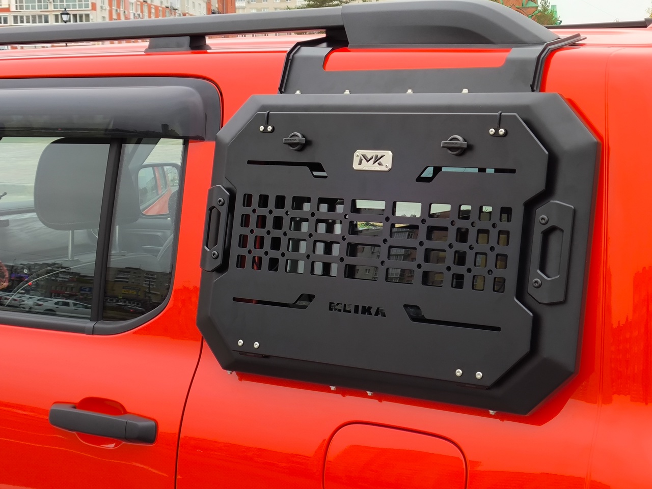 Tank 300 Откидная полка-столик на окно Meika к багажнику 3