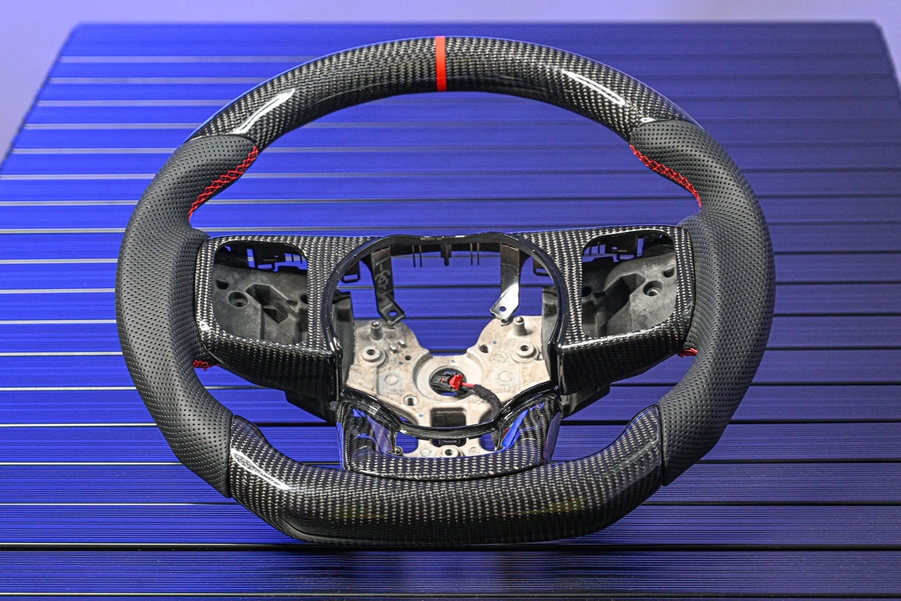 Tank 300 Руль карбоновый с функцией подогрева черный с красной отделкой