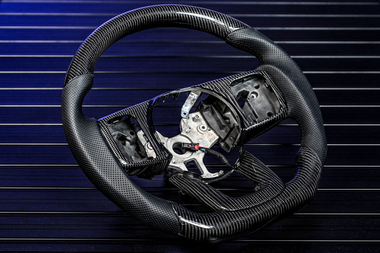 Tank 300 Руль карбоновый с функцией подогрева черный 