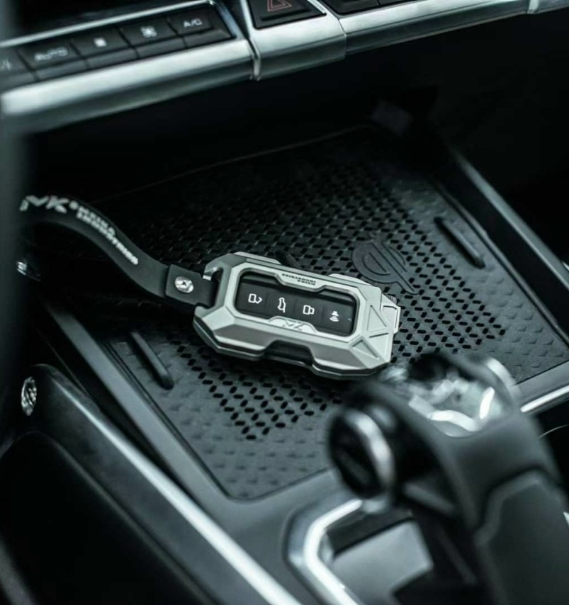 Чехол Meika на смарт ключ Tank 300/400/500/700 серебристый