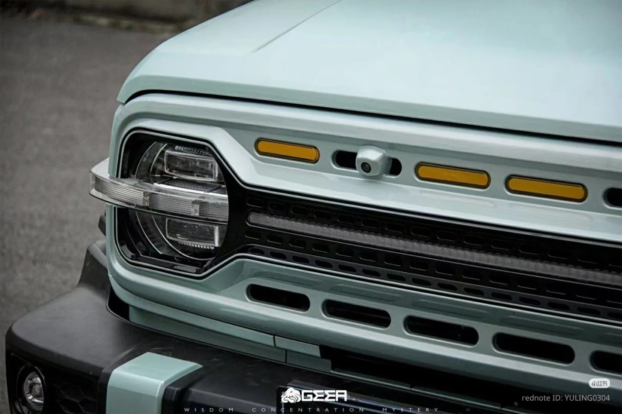 Tank 300 Решетка радиатора Geea Design с LED подсветкой и 4 диодами